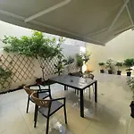 Leonidas House Hanya