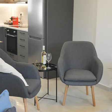 Leonidas House Apartamento *