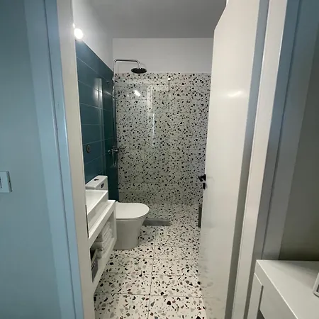 Leonidas House Apartamento *