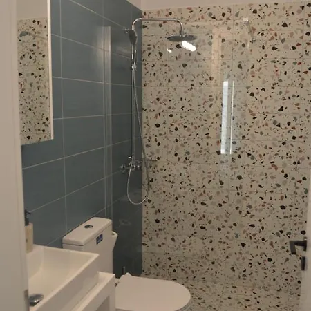 Leonidas House Apartment *