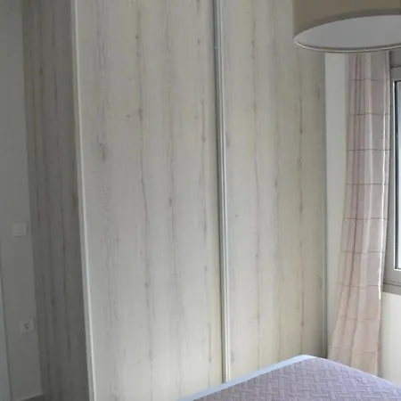 Leonidas House Apartment *