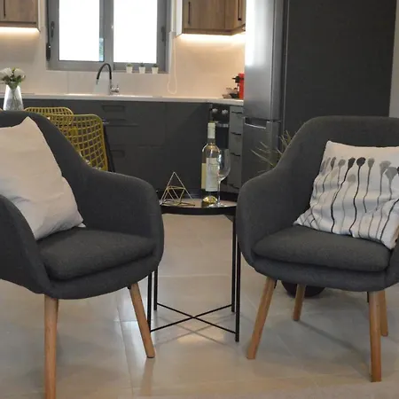 Leonidas House Apartment