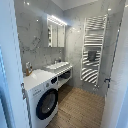 Apartment Leonidas House