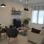 Leonidas House Apartmán