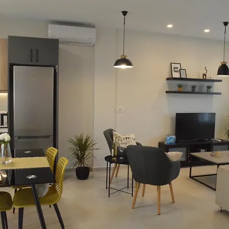 Leonidas House Apartment